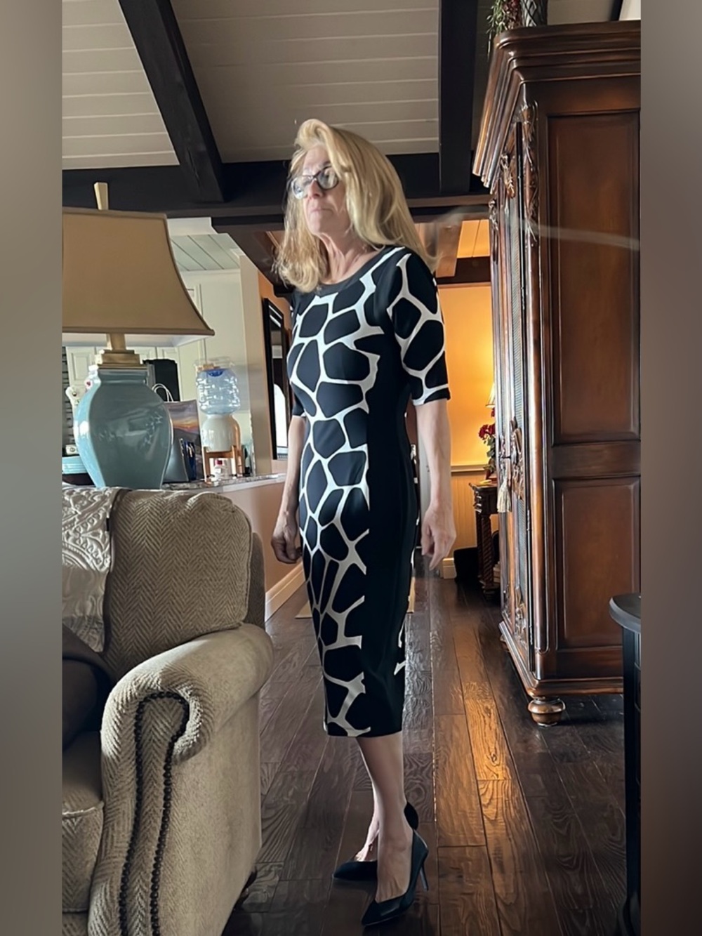 Sexy Maggie London Black & White Pencil Dress size 6